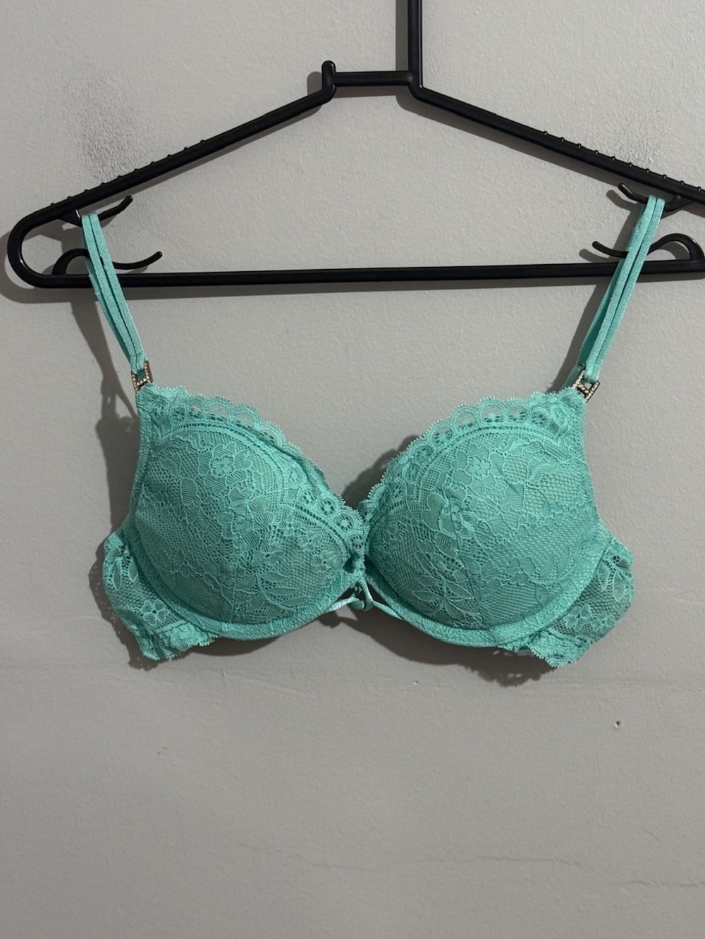 Victorias Secret Very Sexy Bra 34B Push Up Plunge Underwire Padded Mint Lace
